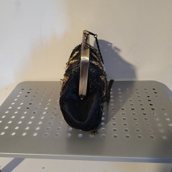 VINTAGE small embroidered crossbody  bag - Picture 7 of 8